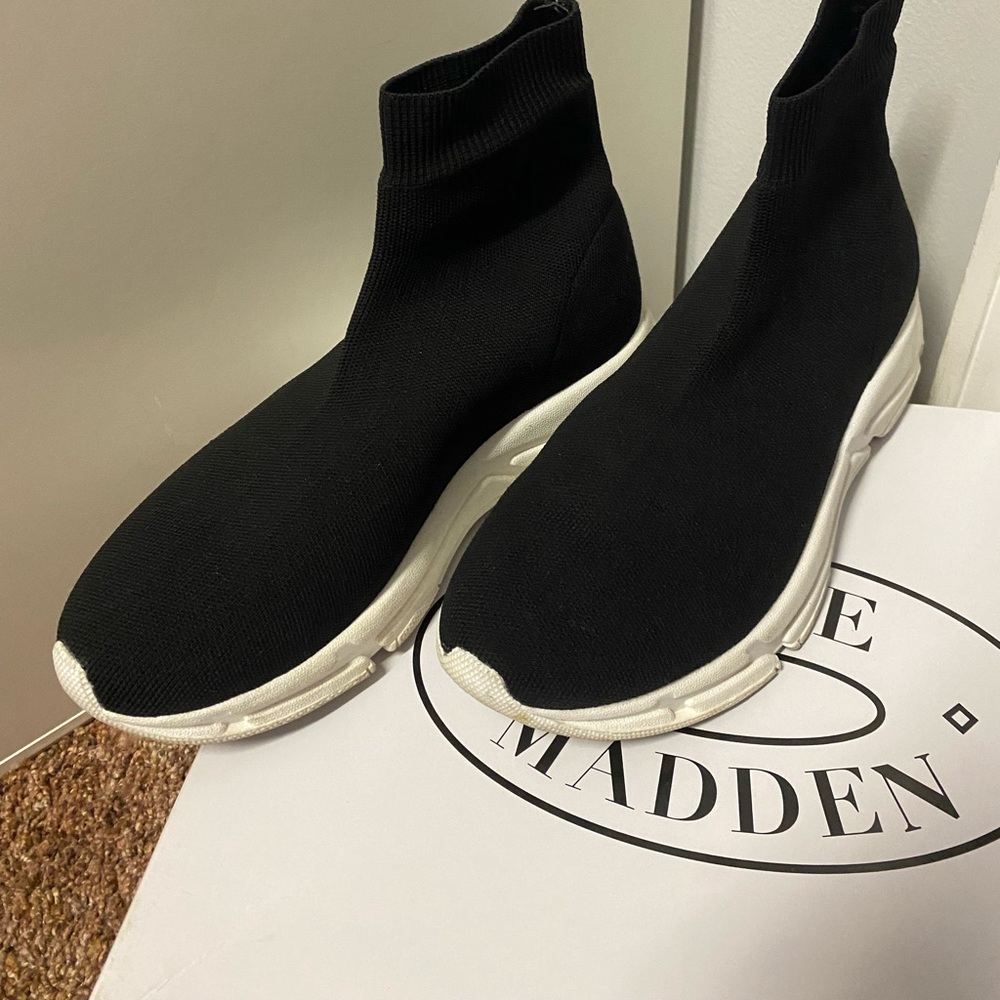 Black Bitten Steve Madden shoes